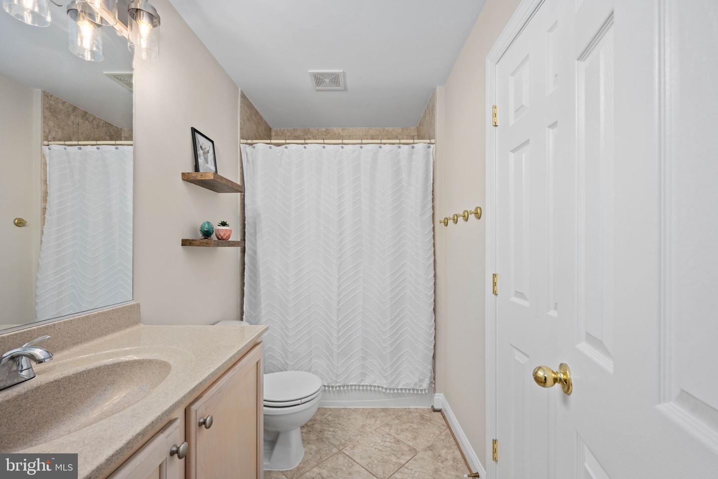 564 GENTLE BREEZE CIR, FREDERICKSBURG, Virginia 22406, 5 Bedrooms Bedrooms, ,3 BathroomsBathrooms,Residential,For sale,564 GENTLE BREEZE CIR,VAST2041104 MLS # VAST2041104
