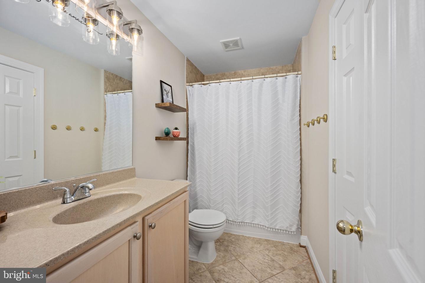 564 GENTLE BREEZE CIR, FREDERICKSBURG, Virginia 22406, 5 Bedrooms Bedrooms, ,3 BathroomsBathrooms,Residential,For sale,564 GENTLE BREEZE CIR,VAST2041104 MLS # VAST2041104