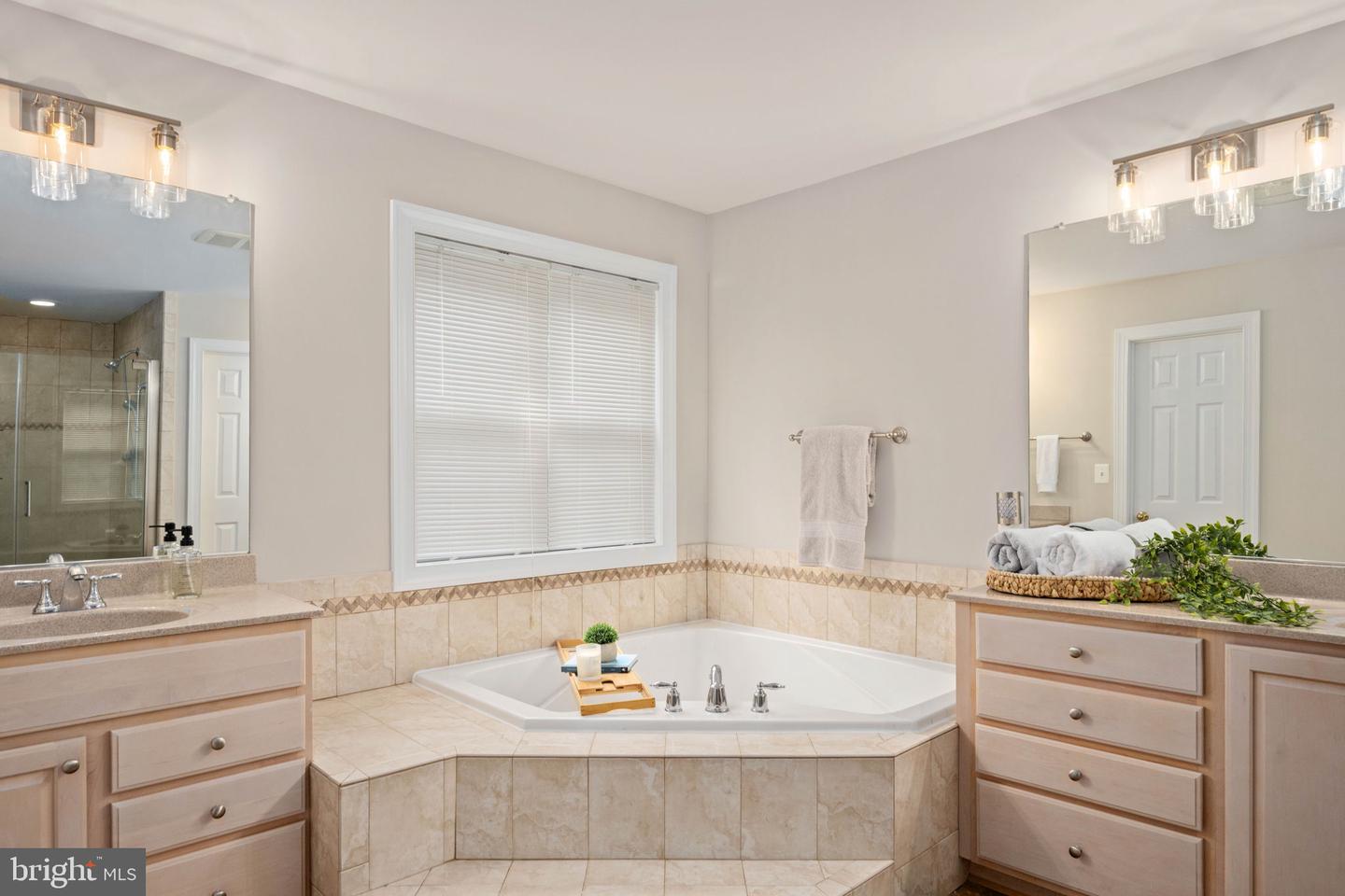 564 GENTLE BREEZE CIR, FREDERICKSBURG, Virginia 22406, 5 Bedrooms Bedrooms, ,3 BathroomsBathrooms,Residential,For sale,564 GENTLE BREEZE CIR,VAST2041104 MLS # VAST2041104