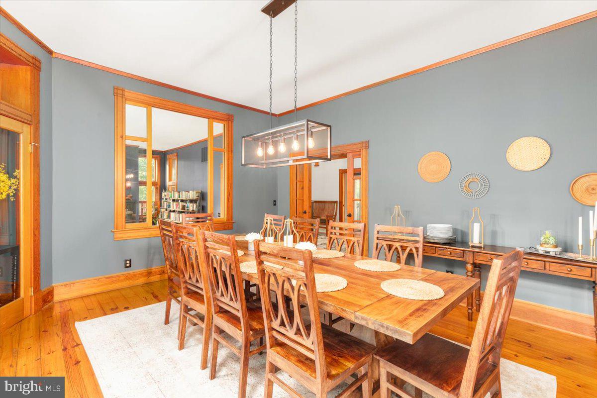 8501 COUNTRY CLUB LN, WARRENTON, Virginia 20186, 5 Bedrooms Bedrooms, ,4 BathroomsBathrooms,Residential,For sale,8501 COUNTRY CLUB LN,VAFQ2017602 MLS # VAFQ2017602