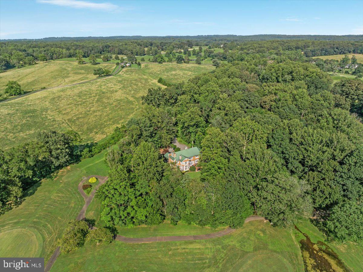 8501 COUNTRY CLUB LN, WARRENTON, Virginia 20186, 5 Bedrooms Bedrooms, ,4 BathroomsBathrooms,Residential,For sale,8501 COUNTRY CLUB LN,VAFQ2017602 MLS # VAFQ2017602