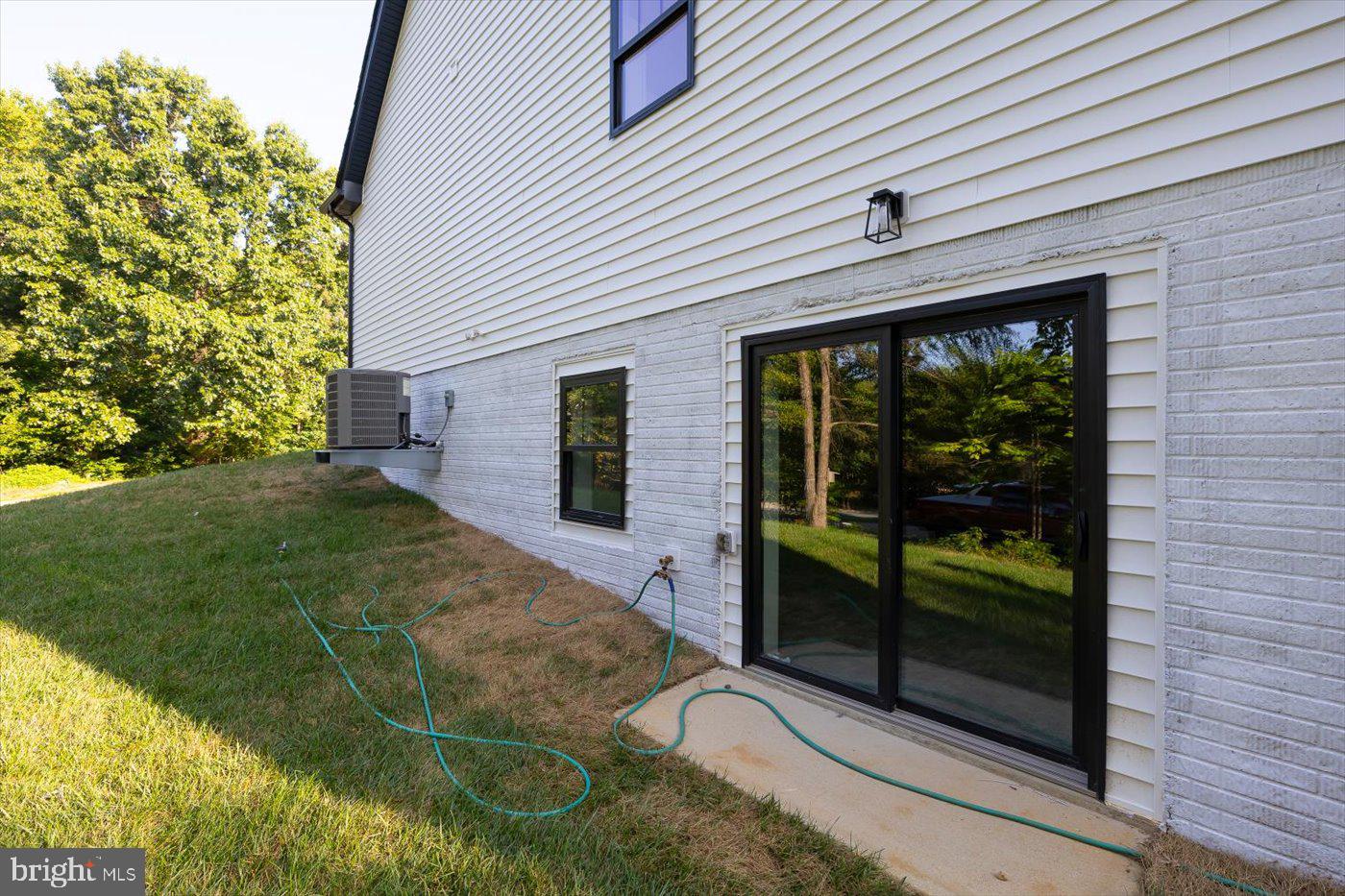 111 HUNTINGTON HILLS LN, FREDERICKSBURG, Virginia 22401, 4 Bedrooms Bedrooms, ,3 BathroomsBathrooms,Residential,For sale,111 HUNTINGTON HILLS LN,VAFB2008652 MLS # VAFB2008652