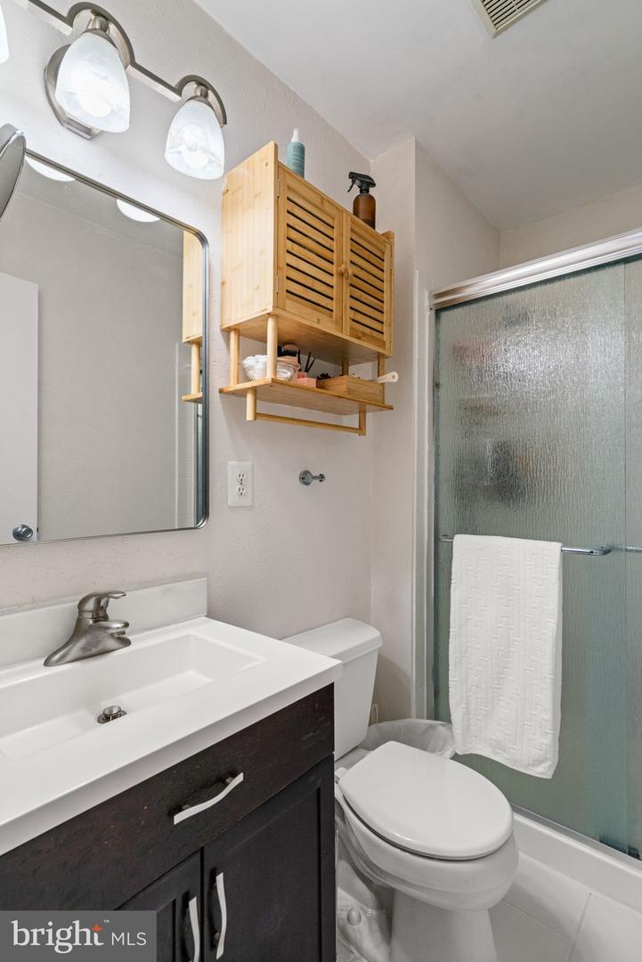 6465 BLARNEY STONE CT, SPRINGFIELD, Virginia 22152, 3 Bedrooms Bedrooms, ,3 BathroomsBathrooms,Residential,For sale,6465 BLARNEY STONE CT,VAFX2257676 MLS # VAFX2257676