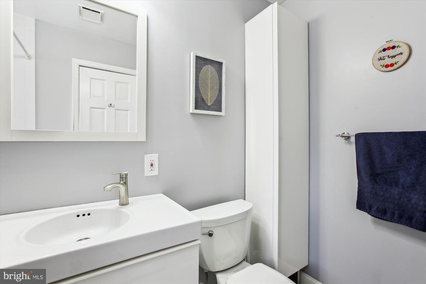 1612 W ABINGDON DR #202, ALEXANDRIA, Virginia 22314, 1 Bedroom Bedrooms, ,1 BathroomBathrooms,Residential,For sale,1612 W ABINGDON DR #202,VAAX2047844 MLS # VAAX2047844