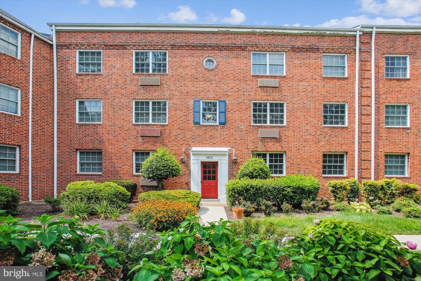 1612 W ABINGDON DR #202, ALEXANDRIA, Virginia 22314, 1 Bedroom Bedrooms, ,1 BathroomBathrooms,Residential,For sale,1612 W ABINGDON DR #202,VAAX2047844 MLS # VAAX2047844