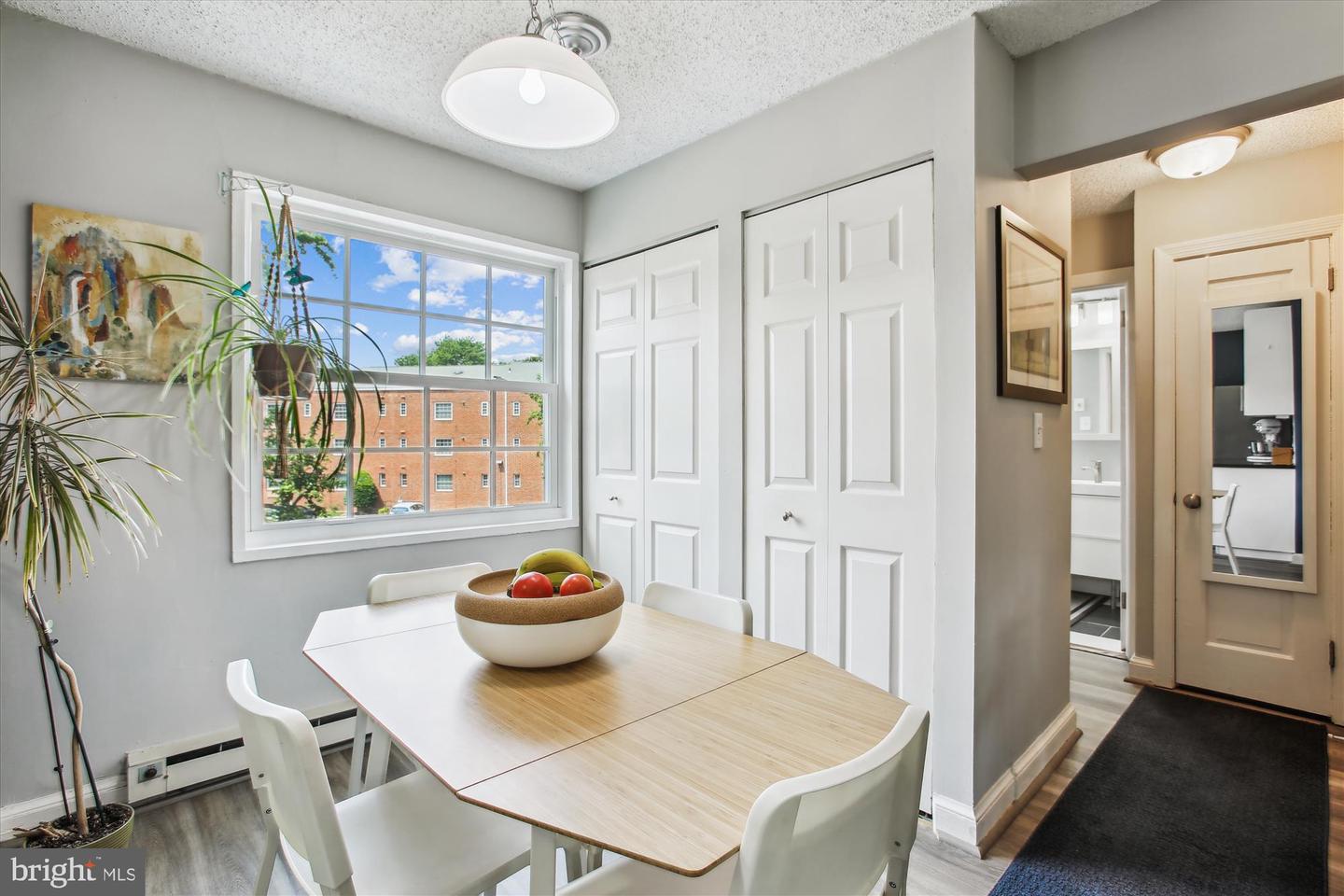 1612 W ABINGDON DR #202, ALEXANDRIA, Virginia 22314, 1 Bedroom Bedrooms, ,1 BathroomBathrooms,Residential,For sale,1612 W ABINGDON DR #202,VAAX2047844 MLS # VAAX2047844