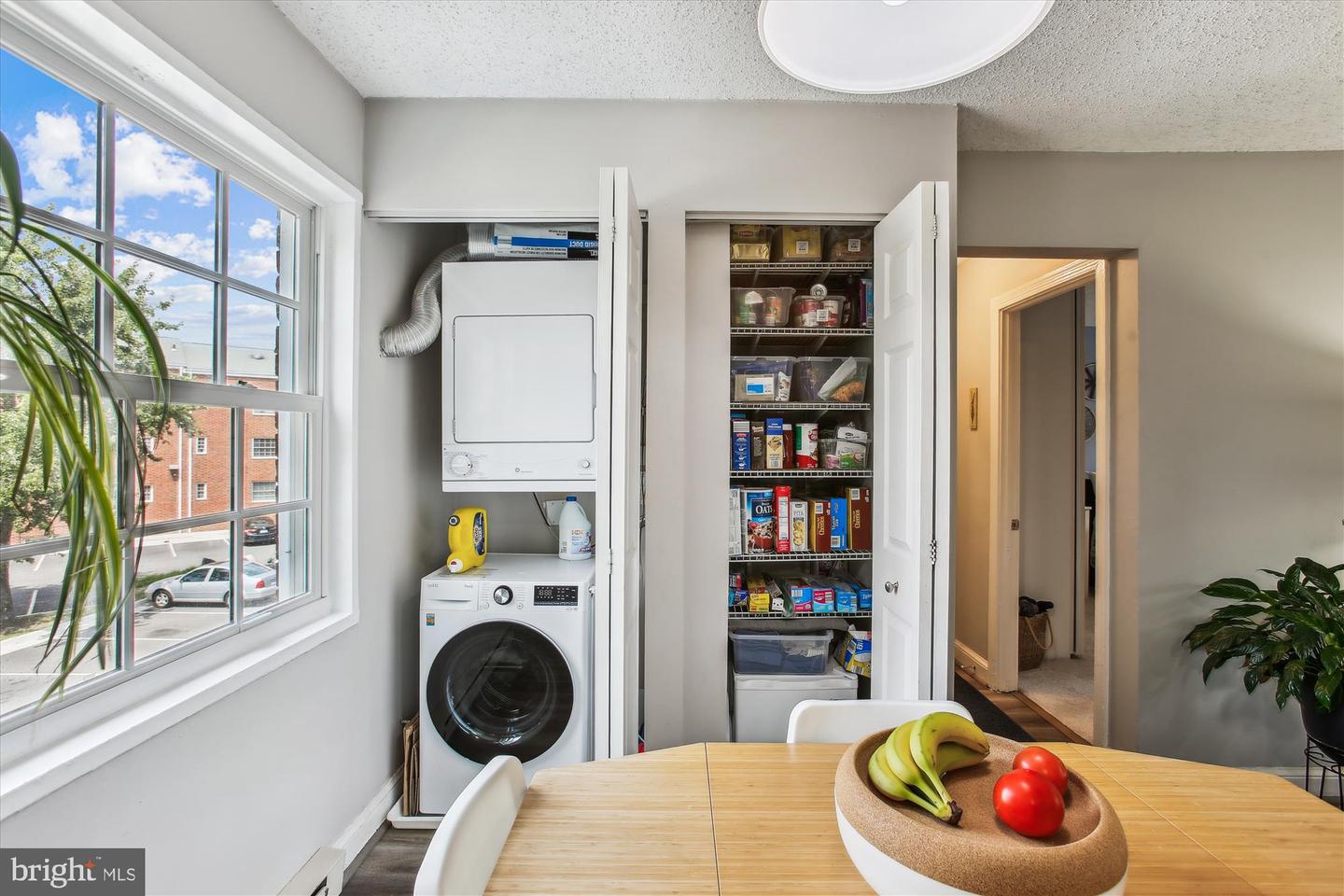 1612 W ABINGDON DR #202, ALEXANDRIA, Virginia 22314, 1 Bedroom Bedrooms, ,1 BathroomBathrooms,Residential,For sale,1612 W ABINGDON DR #202,VAAX2047844 MLS # VAAX2047844