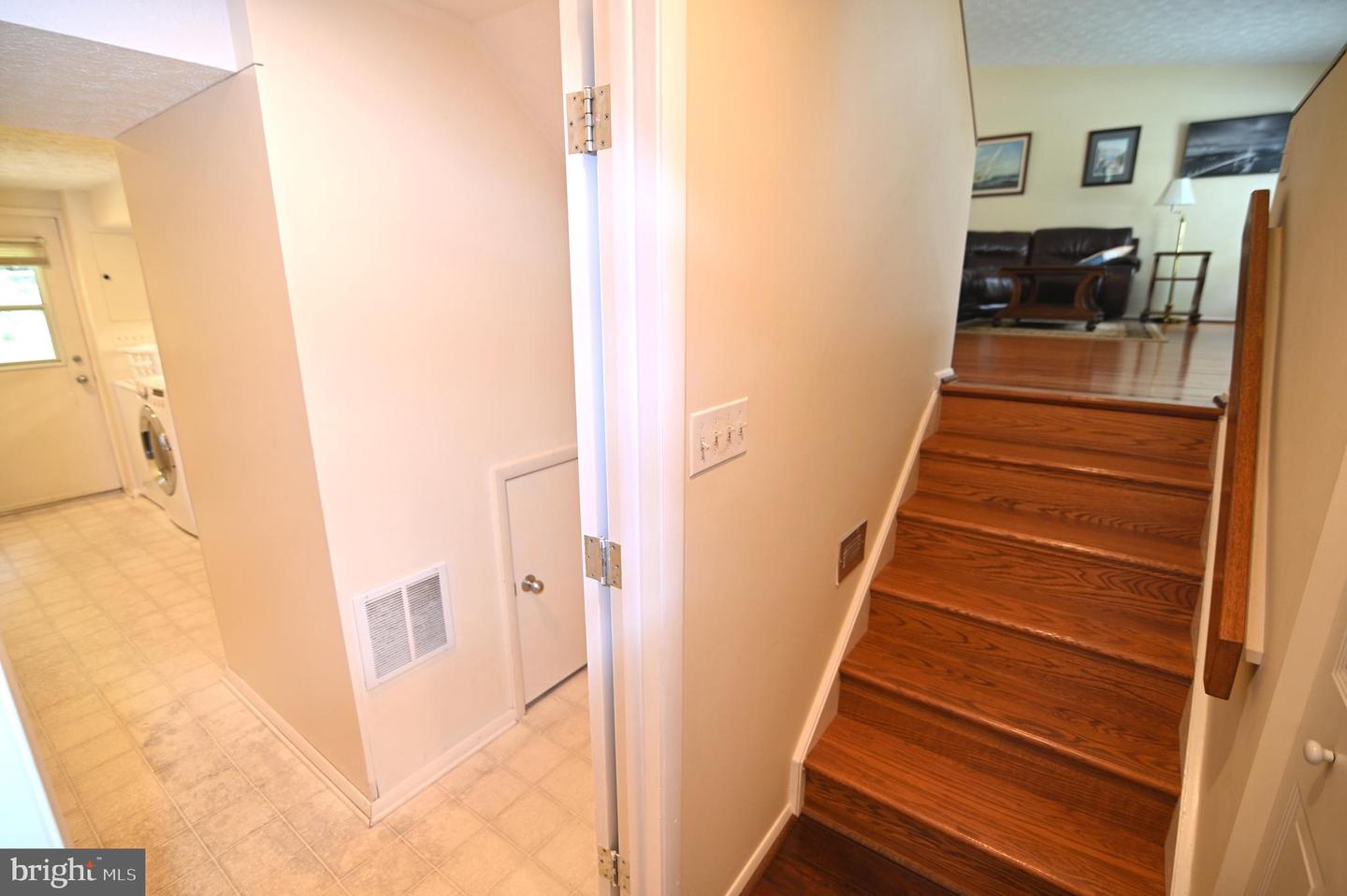 104 SILVERLEAF CT, STERLING, Virginia 20164, 3 Bedrooms Bedrooms, ,3 BathroomsBathrooms,Residential,For sale,104 SILVERLEAF CT,VALO2103188 MLS # VALO2103188