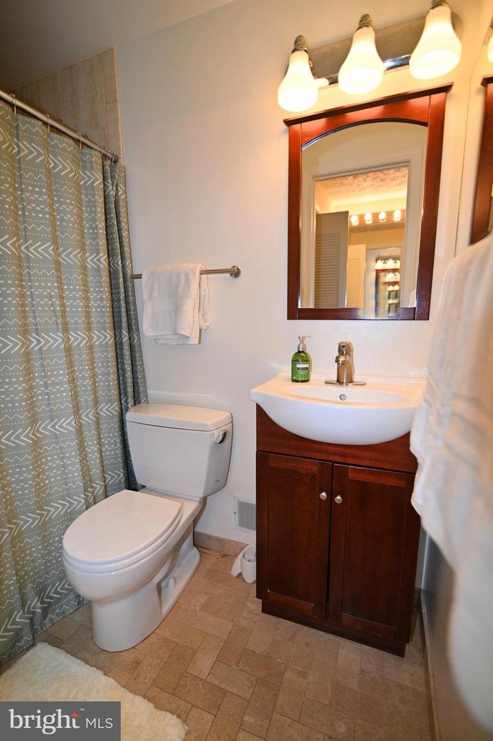 104 SILVERLEAF CT, STERLING, Virginia 20164, 3 Bedrooms Bedrooms, ,3 BathroomsBathrooms,Residential,For sale,104 SILVERLEAF CT,VALO2103188 MLS # VALO2103188