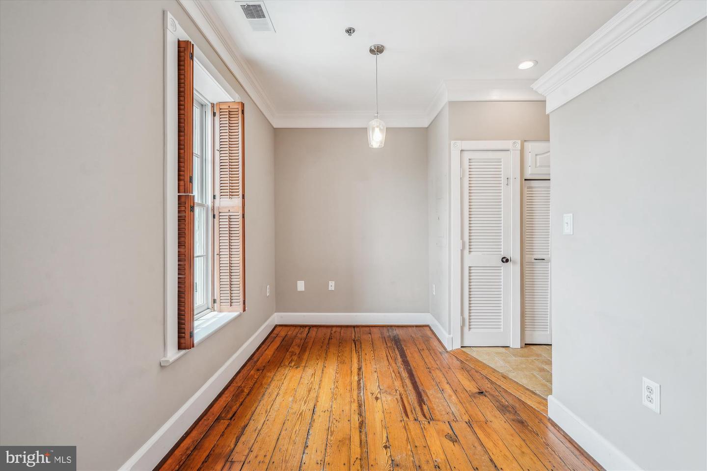 603 QUEEN ST #6, ALEXANDRIA, Virginia 22314, 1 Bedroom Bedrooms, 5 Rooms Rooms,1 BathroomBathrooms,Residential,For sale,603 QUEEN ST #6,VAAX2047872 MLS # VAAX2047872