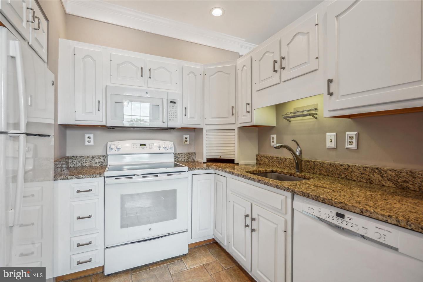 603 QUEEN ST #6, ALEXANDRIA, Virginia 22314, 1 Bedroom Bedrooms, 5 Rooms Rooms,1 BathroomBathrooms,Residential,For sale,603 QUEEN ST #6,VAAX2047872 MLS # VAAX2047872