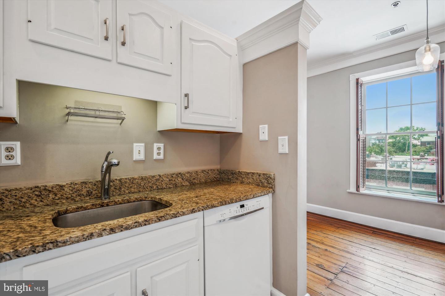 603 QUEEN ST #6, ALEXANDRIA, Virginia 22314, 1 Bedroom Bedrooms, 5 Rooms Rooms,1 BathroomBathrooms,Residential,For sale,603 QUEEN ST #6,VAAX2047872 MLS # VAAX2047872