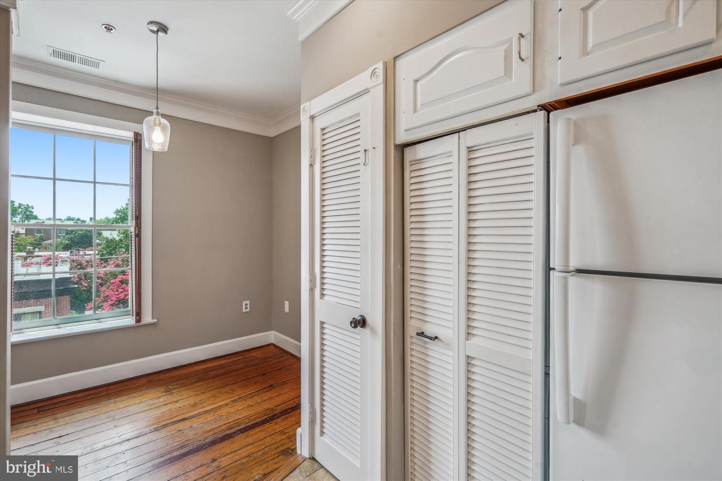 603 QUEEN ST #6, ALEXANDRIA, Virginia 22314, 1 Bedroom Bedrooms, 5 Rooms Rooms,1 BathroomBathrooms,Residential,For sale,603 QUEEN ST #6,VAAX2047872 MLS # VAAX2047872