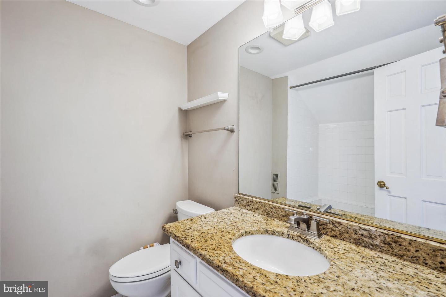 603 QUEEN ST #6, ALEXANDRIA, Virginia 22314, 1 Bedroom Bedrooms, 5 Rooms Rooms,1 BathroomBathrooms,Residential,For sale,603 QUEEN ST #6,VAAX2047872 MLS # VAAX2047872