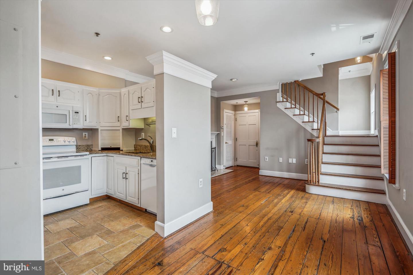 603 QUEEN ST #6, ALEXANDRIA, Virginia 22314, 1 Bedroom Bedrooms, 5 Rooms Rooms,1 BathroomBathrooms,Residential,For sale,603 QUEEN ST #6,VAAX2047872 MLS # VAAX2047872