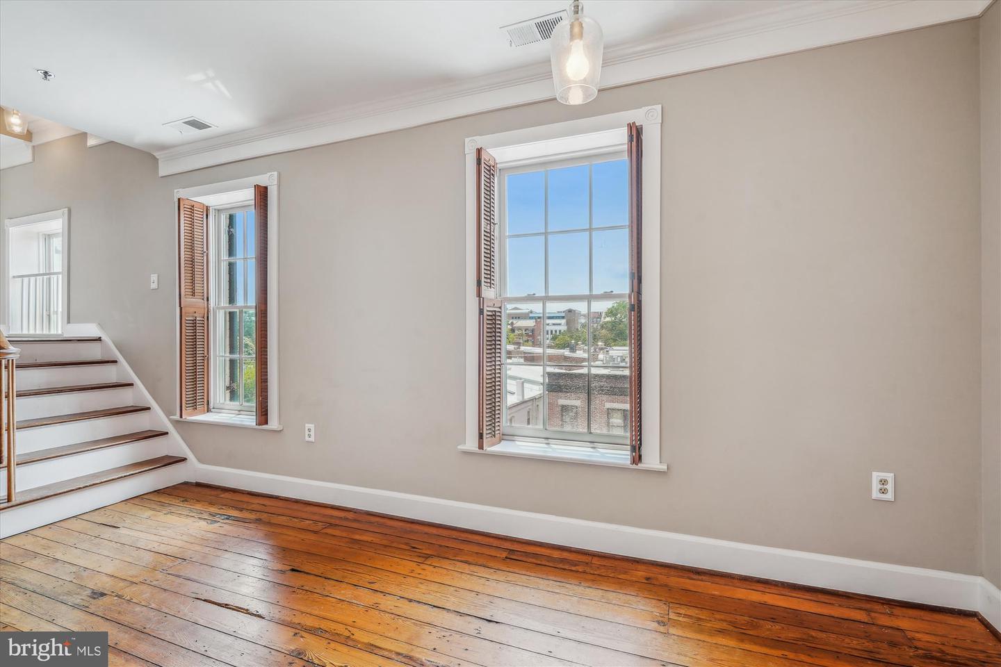 603 QUEEN ST #6, ALEXANDRIA, Virginia 22314, 1 Bedroom Bedrooms, 5 Rooms Rooms,1 BathroomBathrooms,Residential,For sale,603 QUEEN ST #6,VAAX2047872 MLS # VAAX2047872