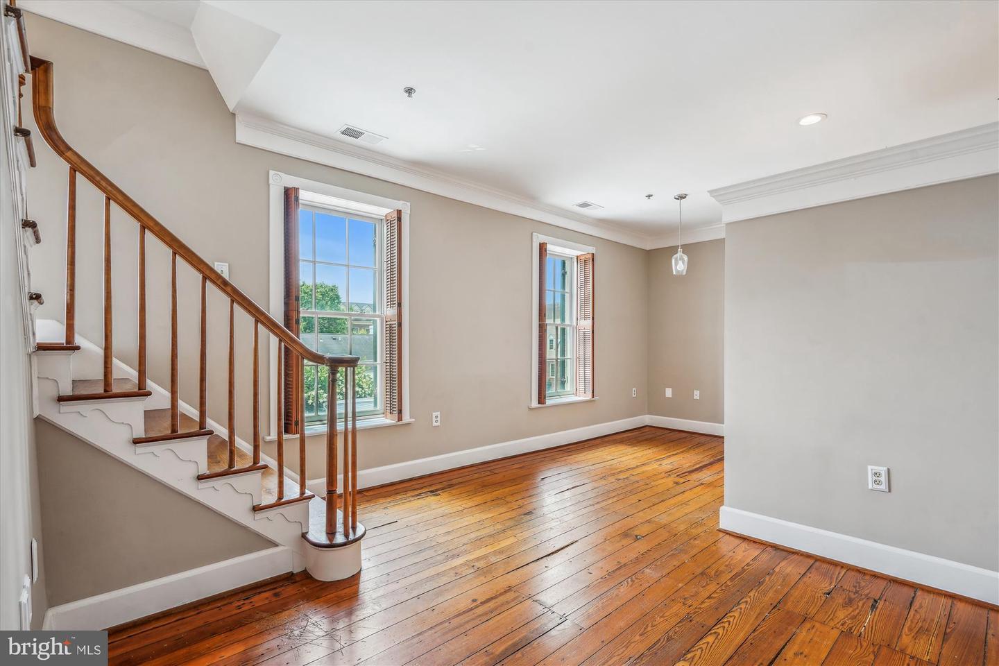 603 QUEEN ST #6, ALEXANDRIA, Virginia 22314, 1 Bedroom Bedrooms, 5 Rooms Rooms,1 BathroomBathrooms,Residential,For sale,603 QUEEN ST #6,VAAX2047872 MLS # VAAX2047872