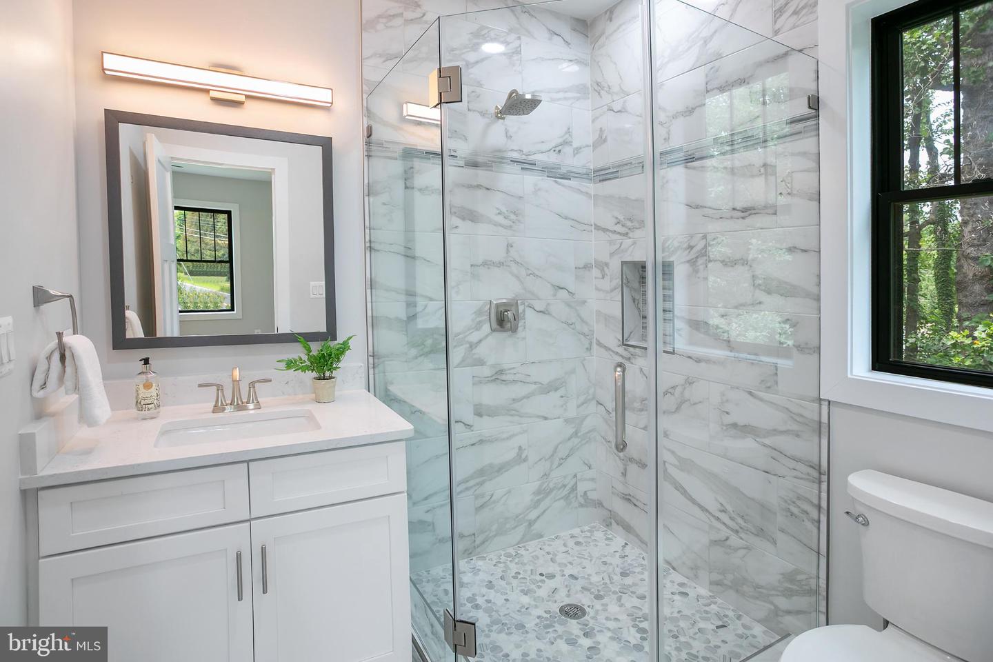 116 FARDALE ST SE, VIENNA, Virginia 22180, 8 Bedrooms Bedrooms, 15 Rooms Rooms,6 BathroomsBathrooms,Residential,For sale,116 FARDALE ST SE,VAFX2257712 MLS # VAFX2257712
