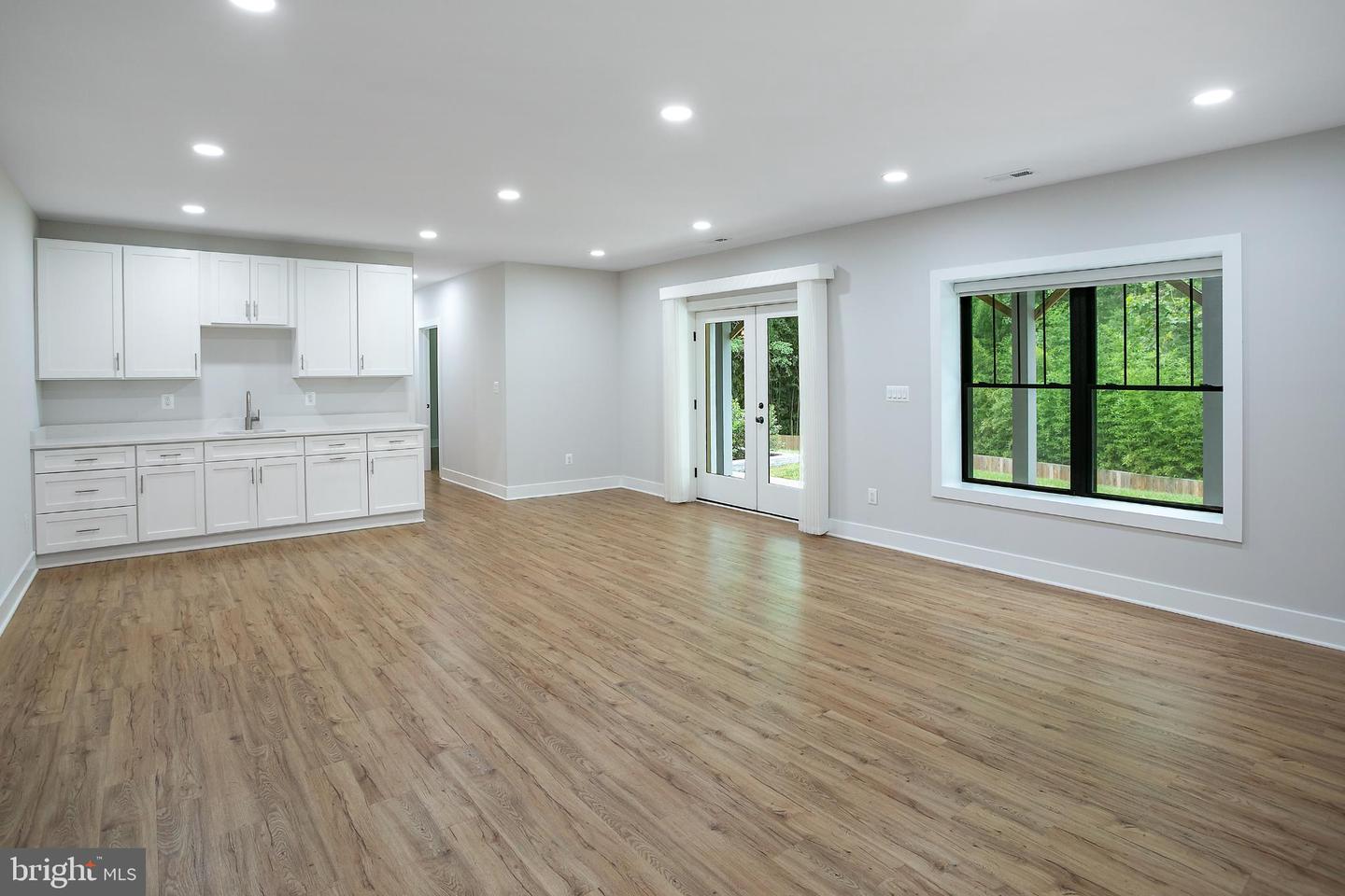 116 FARDALE ST SE, VIENNA, Virginia 22180, 8 Bedrooms Bedrooms, 15 Rooms Rooms,6 BathroomsBathrooms,Residential,For sale,116 FARDALE ST SE,VAFX2257712 MLS # VAFX2257712