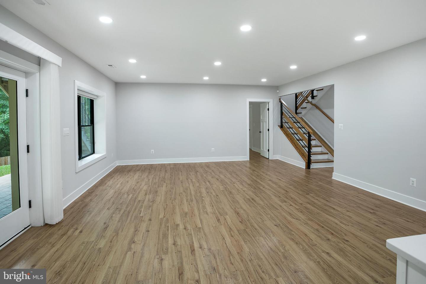 116 FARDALE ST SE, VIENNA, Virginia 22180, 8 Bedrooms Bedrooms, 15 Rooms Rooms,6 BathroomsBathrooms,Residential,For sale,116 FARDALE ST SE,VAFX2257712 MLS # VAFX2257712