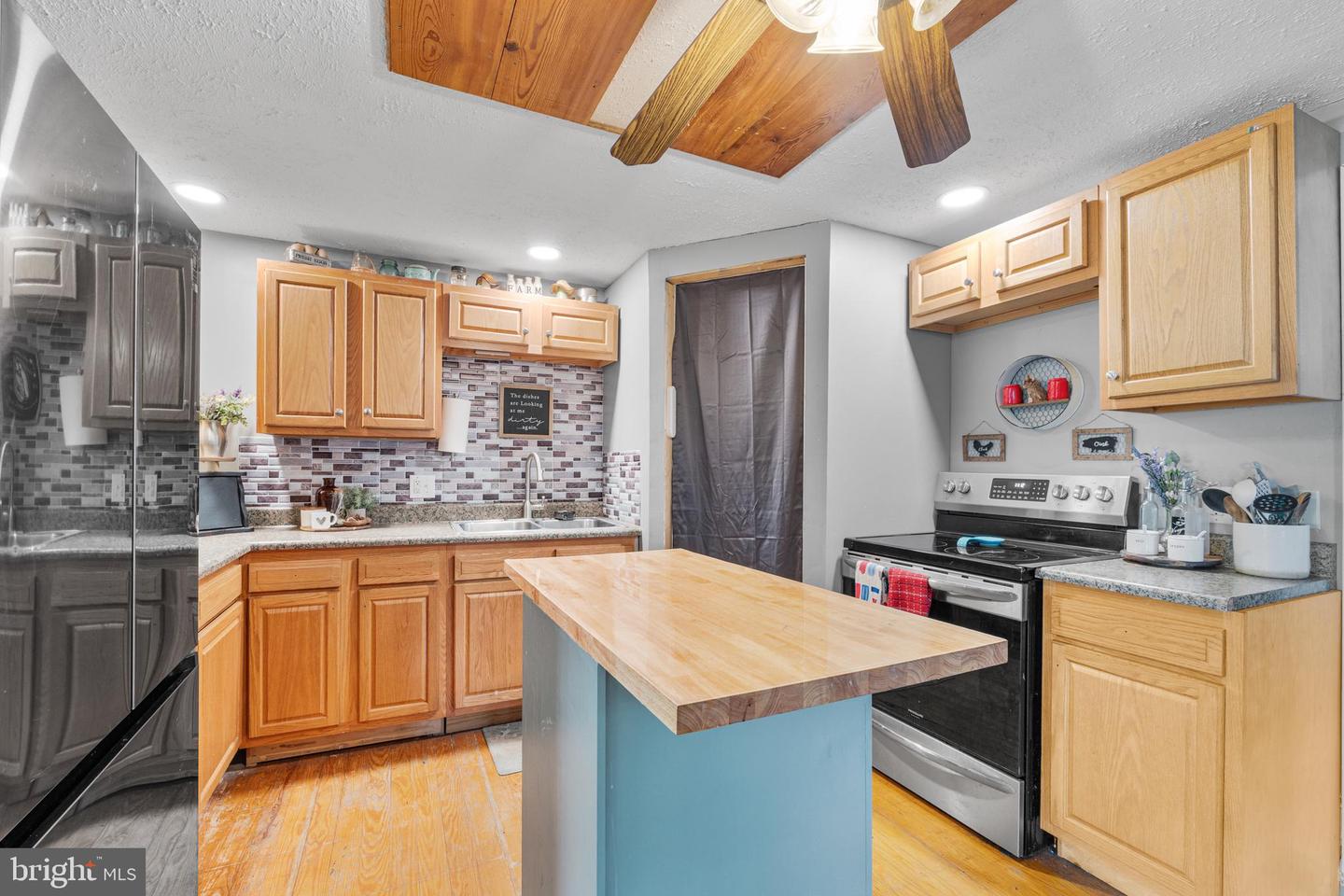 2983 STONEY CREEK RD, EDINBURG, Virginia 22824, 3 Bedrooms Bedrooms, ,1 BathroomBathrooms,Residential,For sale,2983 STONEY CREEK RD,VASH2012088 MLS # VASH2012088