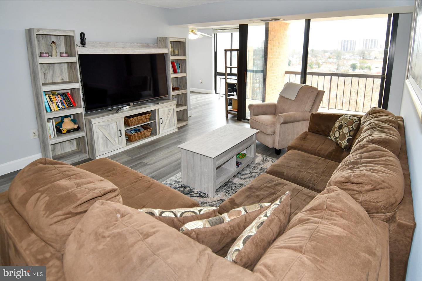 4500 S FOUR MILE RUN DR #1218, ARLINGTON, Virginia 22204, 2 Bedrooms Bedrooms, ,2 BathroomsBathrooms,Residential,For sale,4500 S FOUR MILE RUN DR #1218,VAAR2061428 MLS # VAAR2061428