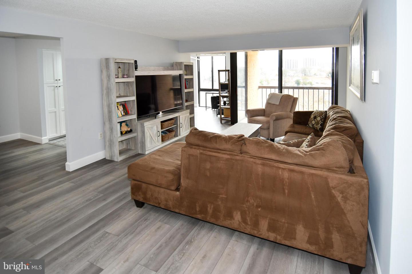 4500 S FOUR MILE RUN DR #1218, ARLINGTON, Virginia 22204, 2 Bedrooms Bedrooms, ,2 BathroomsBathrooms,Residential,For sale,4500 S FOUR MILE RUN DR #1218,VAAR2061428 MLS # VAAR2061428