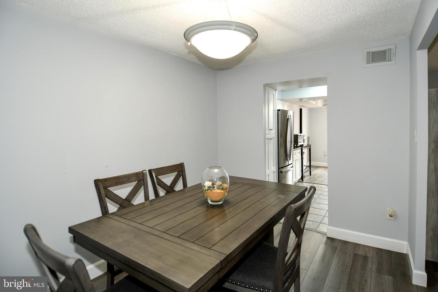 4500 S FOUR MILE RUN DR #1218, ARLINGTON, Virginia 22204, 2 Bedrooms Bedrooms, ,2 BathroomsBathrooms,Residential,For sale,4500 S FOUR MILE RUN DR #1218,VAAR2061428 MLS # VAAR2061428