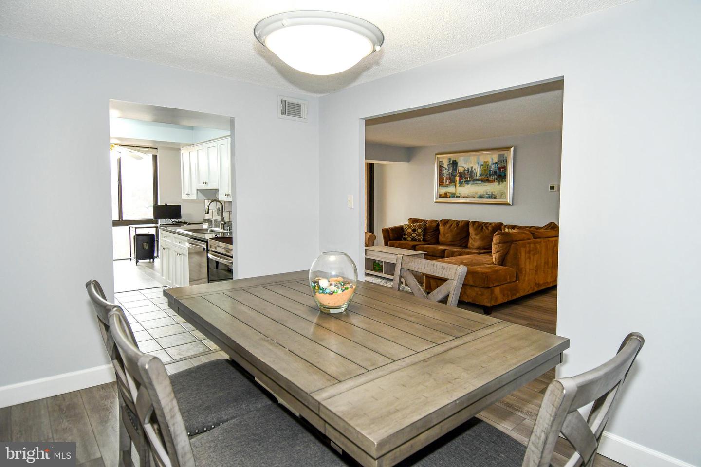 4500 S FOUR MILE RUN DR #1218, ARLINGTON, Virginia 22204, 2 Bedrooms Bedrooms, ,2 BathroomsBathrooms,Residential,For sale,4500 S FOUR MILE RUN DR #1218,VAAR2061428 MLS # VAAR2061428