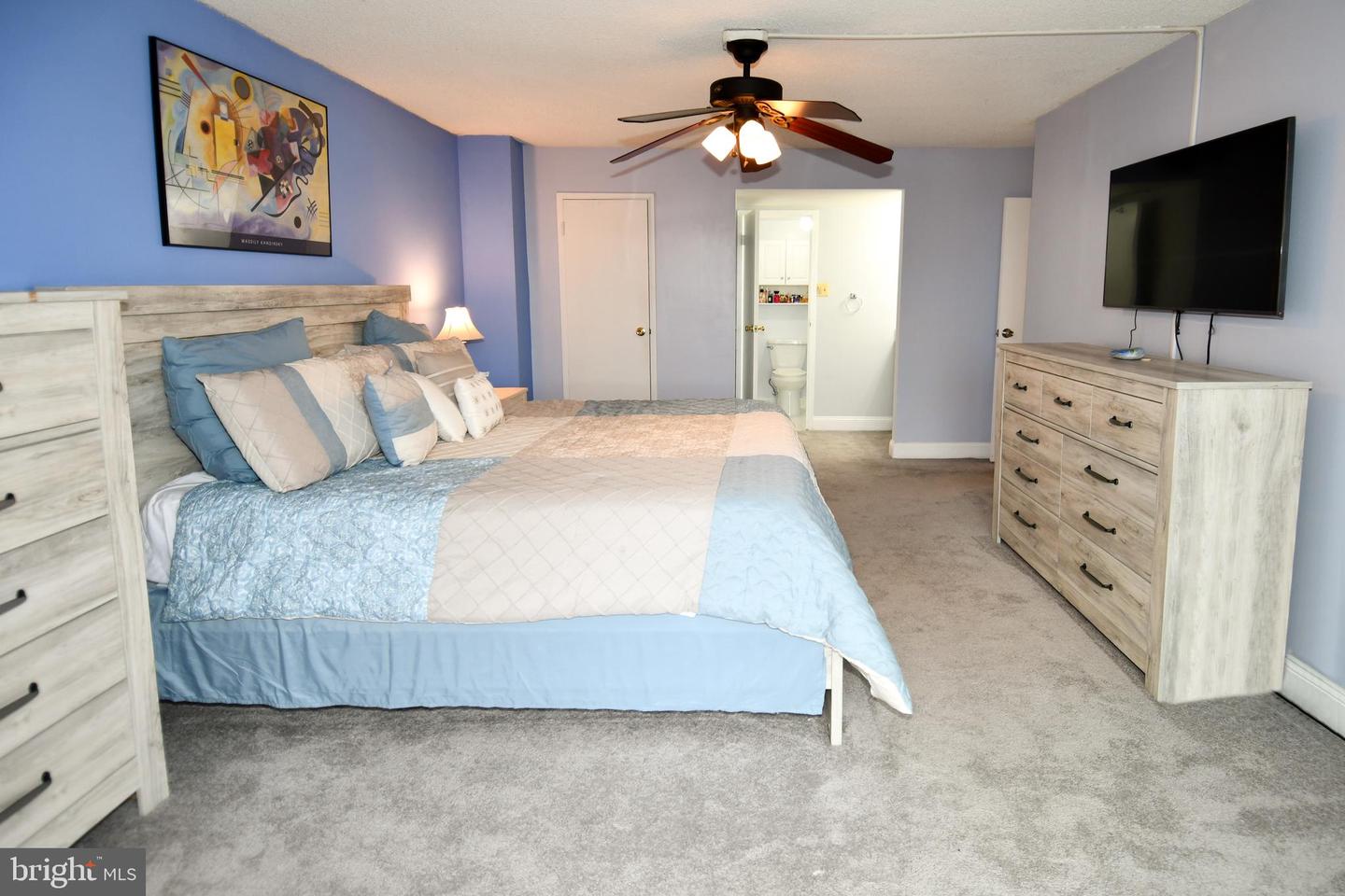 4500 S FOUR MILE RUN DR #1218, ARLINGTON, Virginia 22204, 2 Bedrooms Bedrooms, ,2 BathroomsBathrooms,Residential,For sale,4500 S FOUR MILE RUN DR #1218,VAAR2061428 MLS # VAAR2061428