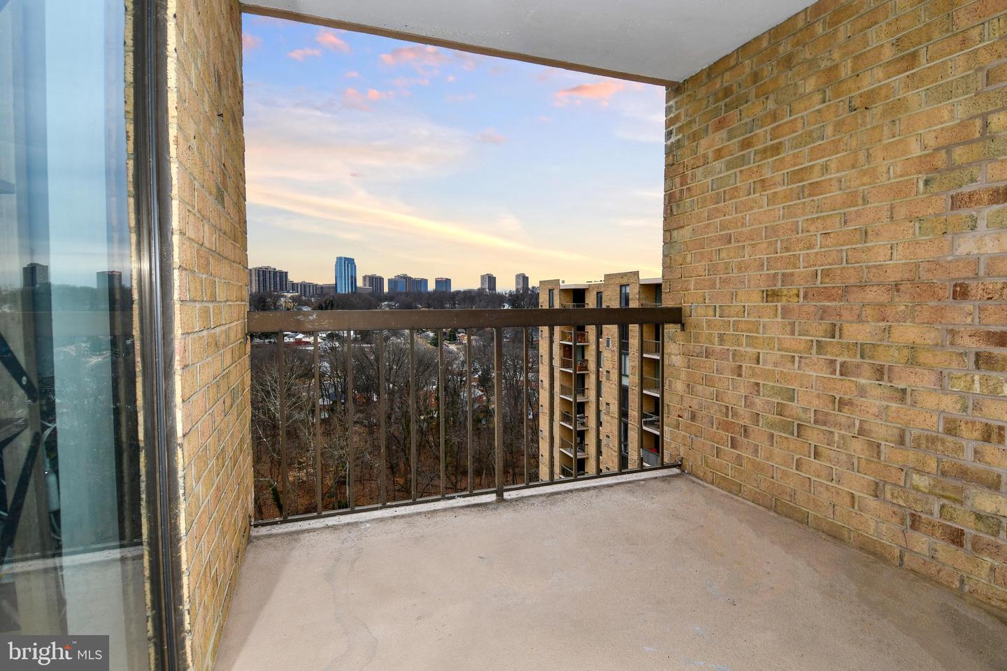 4500 S FOUR MILE RUN DR #1218, ARLINGTON, Virginia 22204, 2 Bedrooms Bedrooms, ,2 BathroomsBathrooms,Residential,For sale,4500 S FOUR MILE RUN DR #1218,VAAR2061428 MLS # VAAR2061428