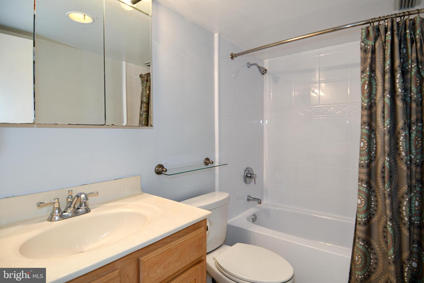 4500 S FOUR MILE RUN DR #1218, ARLINGTON, Virginia 22204, 2 Bedrooms Bedrooms, ,2 BathroomsBathrooms,Residential,For sale,4500 S FOUR MILE RUN DR #1218,VAAR2061428 MLS # VAAR2061428