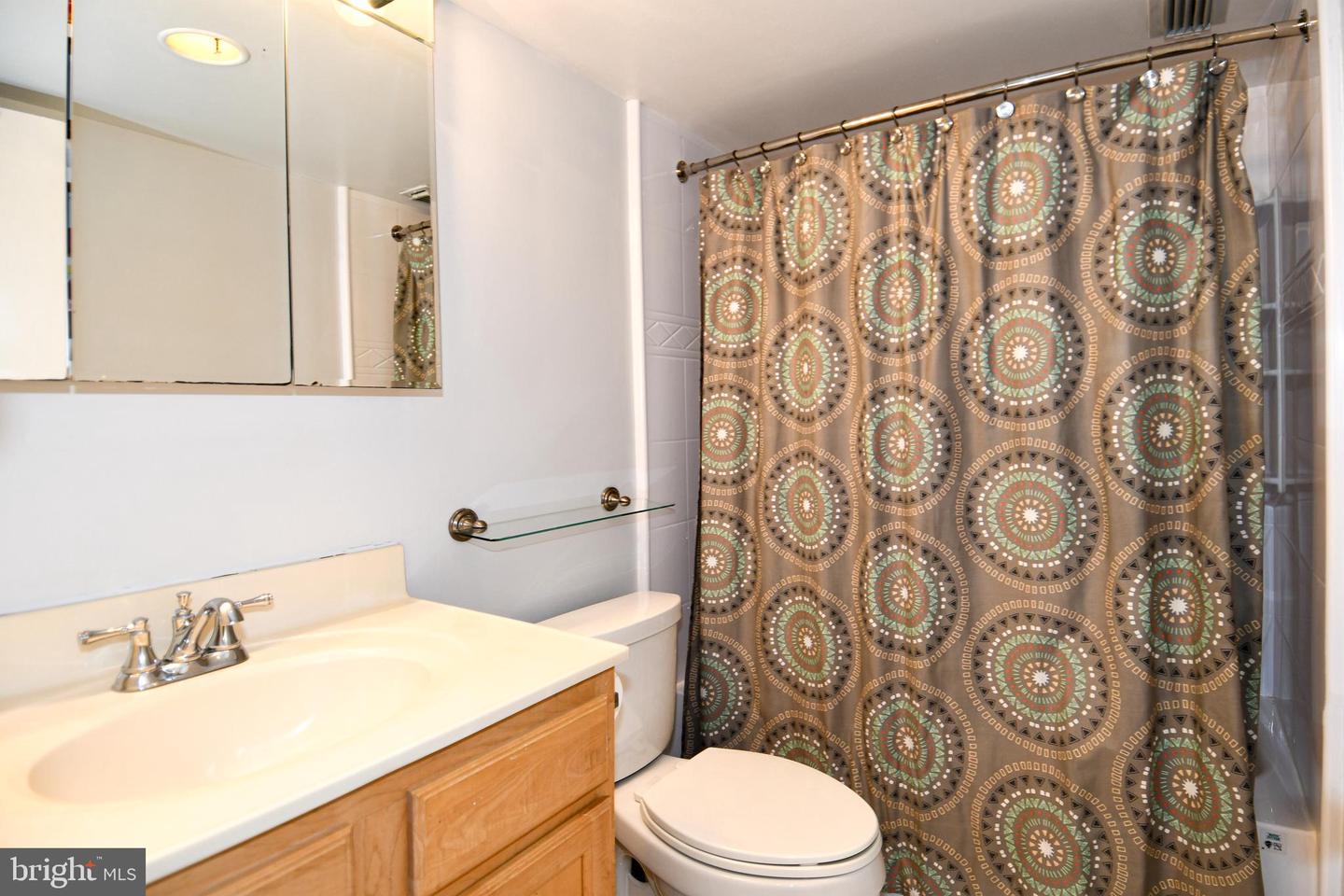 4500 S FOUR MILE RUN DR #1218, ARLINGTON, Virginia 22204, 2 Bedrooms Bedrooms, ,2 BathroomsBathrooms,Residential,For sale,4500 S FOUR MILE RUN DR #1218,VAAR2061428 MLS # VAAR2061428