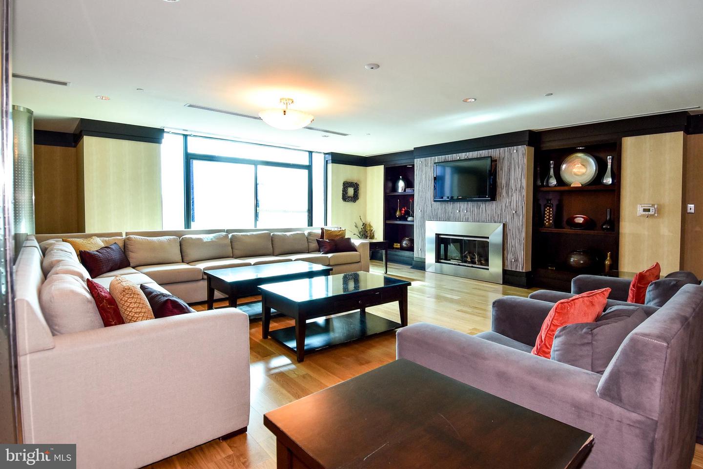 4500 S FOUR MILE RUN DR #1218, ARLINGTON, Virginia 22204, 2 Bedrooms Bedrooms, ,2 BathroomsBathrooms,Residential,For sale,4500 S FOUR MILE RUN DR #1218,VAAR2061428 MLS # VAAR2061428