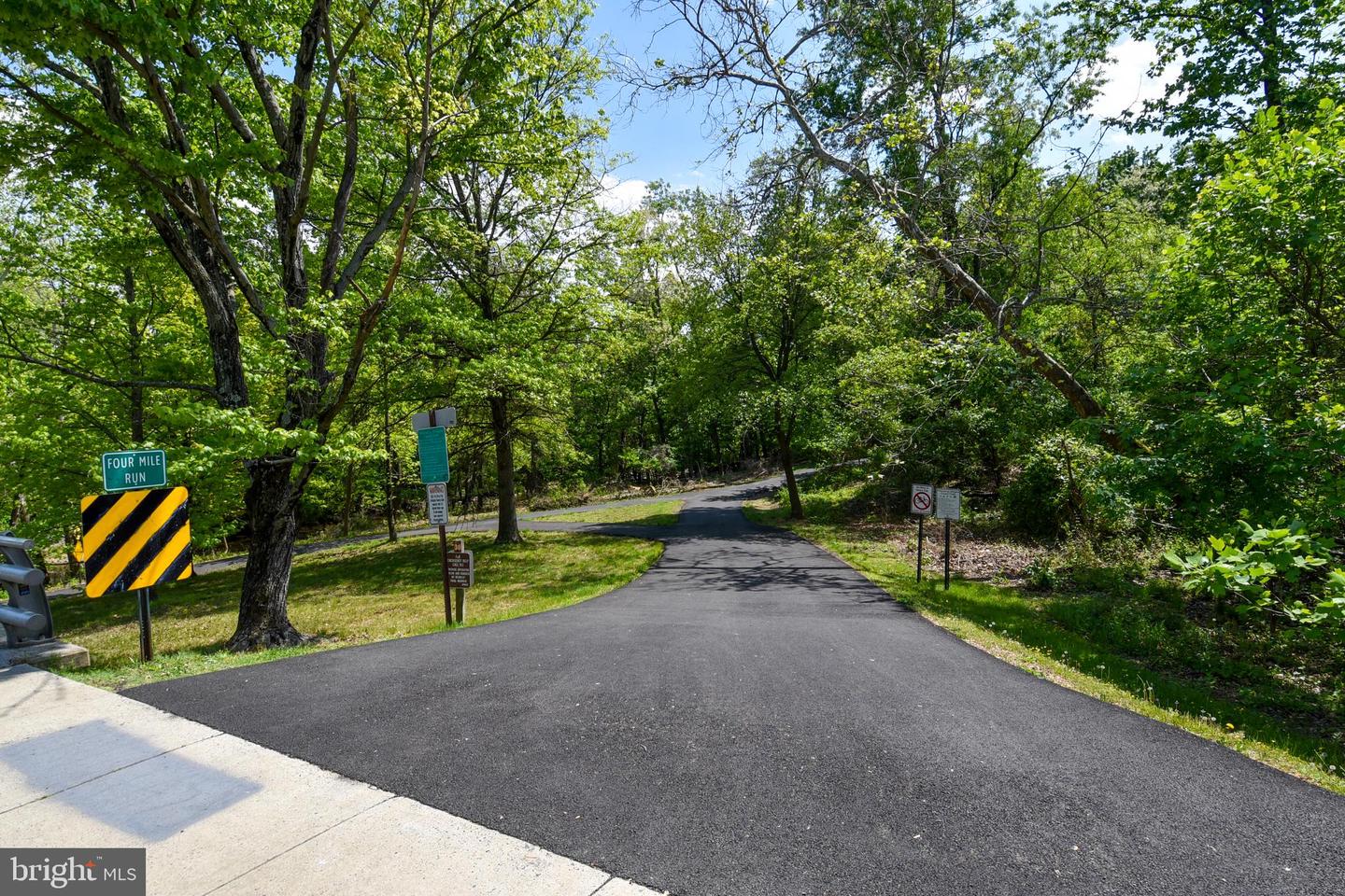 4500 S FOUR MILE RUN DR #1218, ARLINGTON, Virginia 22204, 2 Bedrooms Bedrooms, ,2 BathroomsBathrooms,Residential,For sale,4500 S FOUR MILE RUN DR #1218,VAAR2061428 MLS # VAAR2061428