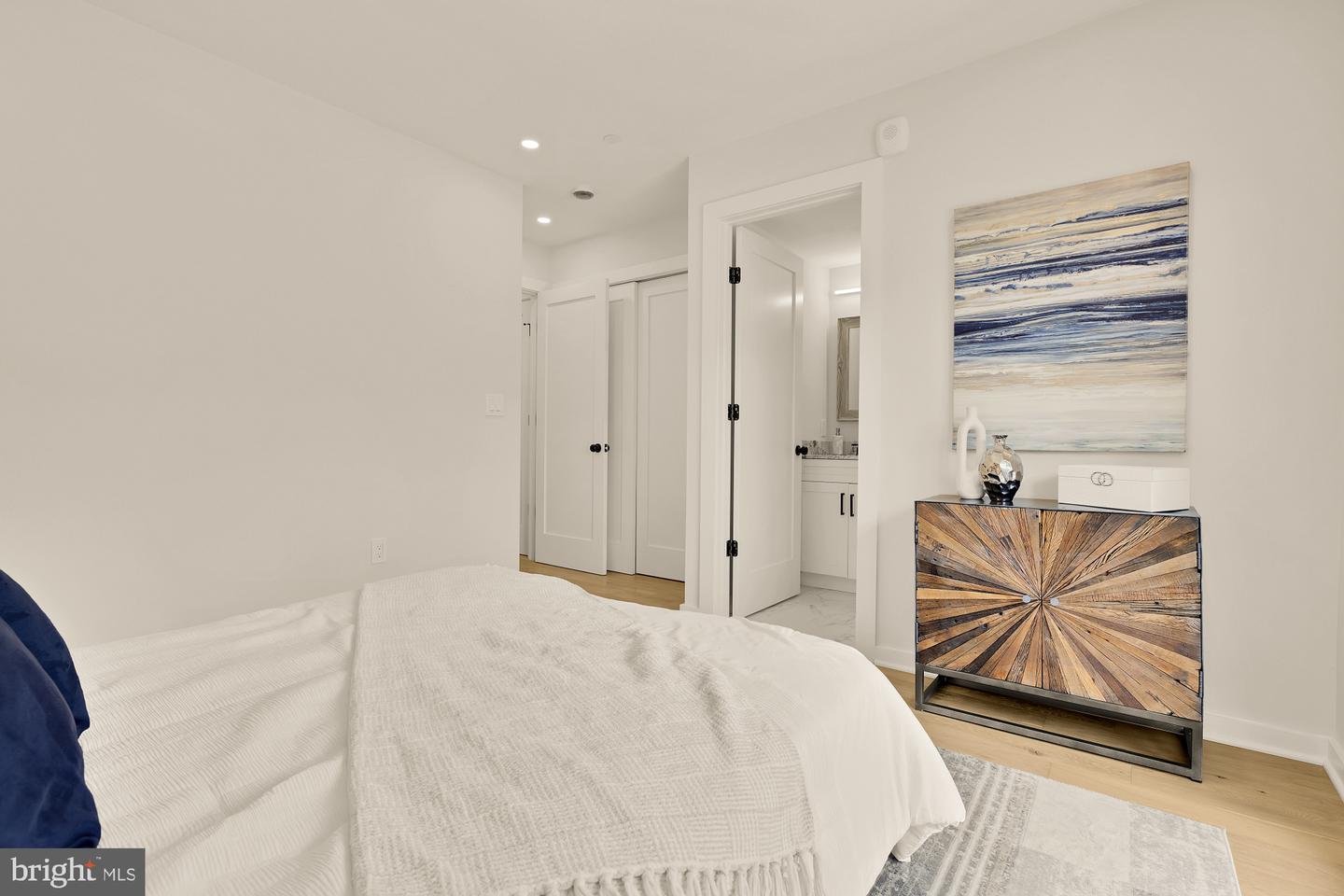 2610 41ST ST NW #3, WASHINGTON, District Of Columbia 20007, 2 Bedrooms Bedrooms, ,2 BathroomsBathrooms,Residential,For sale,2610 41ST ST NW #3,DCDC2212274 MLS # DCDC2212274