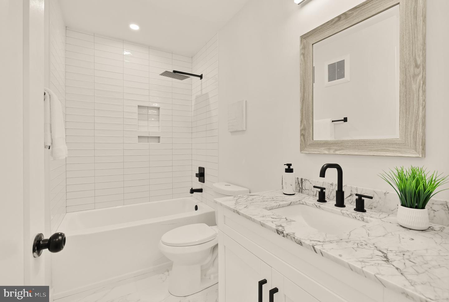 2610 41ST ST NW #3, WASHINGTON, District Of Columbia 20007, 2 Bedrooms Bedrooms, ,2 BathroomsBathrooms,Residential,For sale,2610 41ST ST NW #3,DCDC2212274 MLS # DCDC2212274