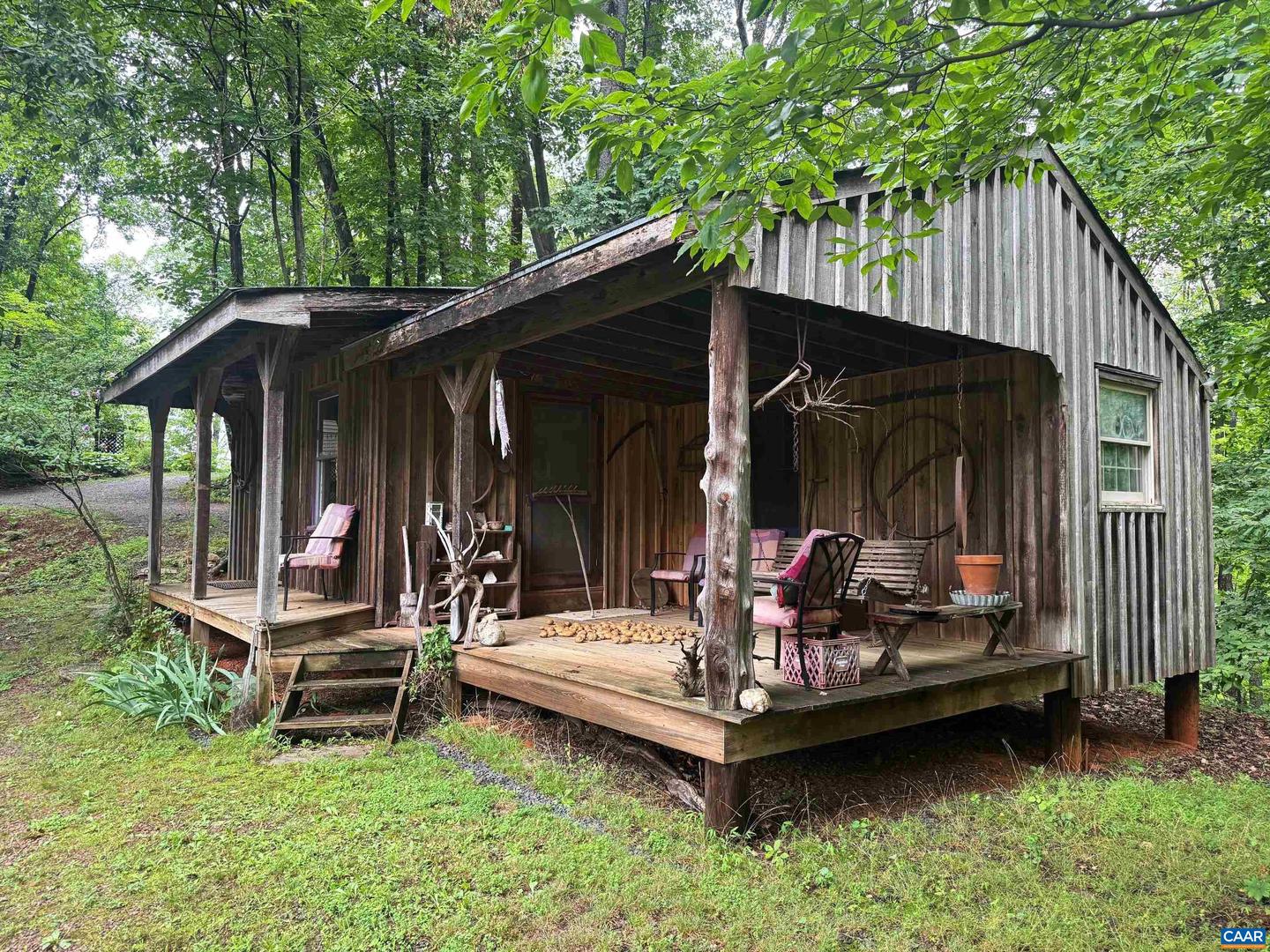 1950 LOCUST HOLLOW RD, CHARLOTTESVILLE, Virginia 22903, 3 Bedrooms Bedrooms, ,2 BathroomsBathrooms,Residential,For sale,1950 LOCUST HOLLOW RD,667156 MLS # 667156