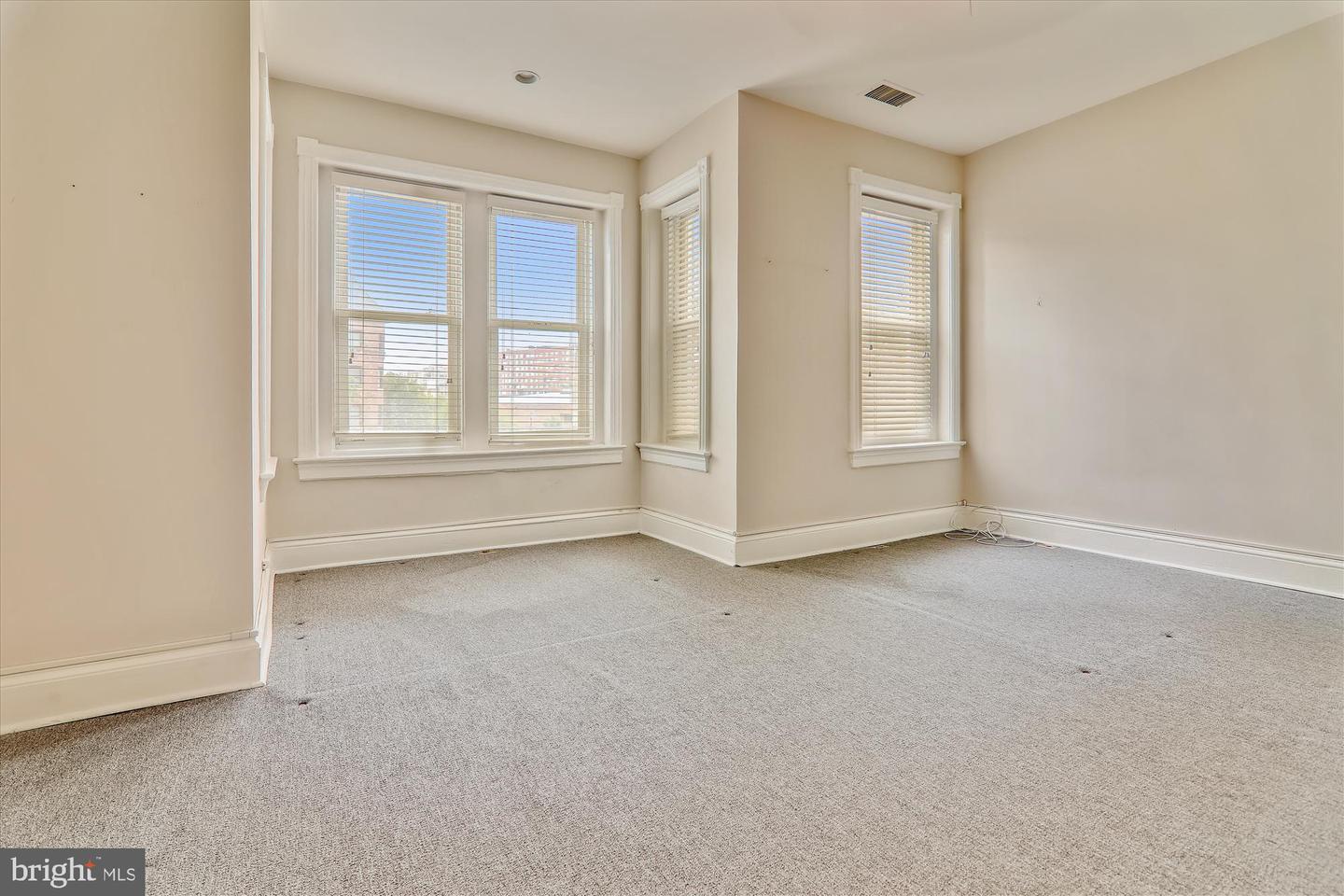 221 M ST NW, WASHINGTON, District Of Columbia 20001, 5 Bedrooms Bedrooms, ,3 BathroomsBathrooms,Residential,For sale,221 M ST NW,DCDC2212282 MLS # DCDC2212282