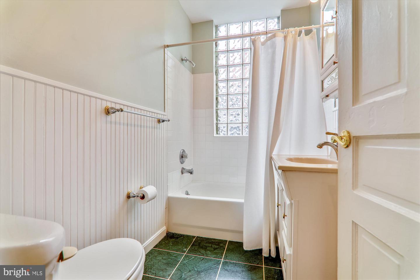 221 M ST NW, WASHINGTON, District Of Columbia 20001, 5 Bedrooms Bedrooms, ,3 BathroomsBathrooms,Residential,For sale,221 M ST NW,DCDC2212282 MLS # DCDC2212282
