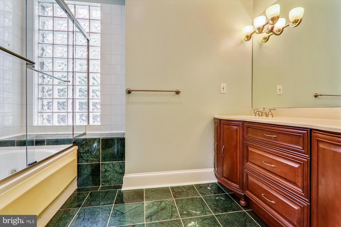 221 M ST NW, WASHINGTON, District Of Columbia 20001, 5 Bedrooms Bedrooms, ,3 BathroomsBathrooms,Residential,For sale,221 M ST NW,DCDC2212282 MLS # DCDC2212282