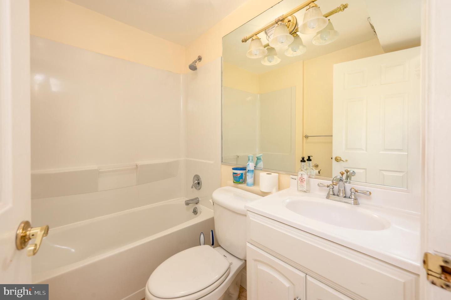221 M ST NW, WASHINGTON, District Of Columbia 20001, 5 Bedrooms Bedrooms, ,3 BathroomsBathrooms,Residential,For sale,221 M ST NW,DCDC2212282 MLS # DCDC2212282