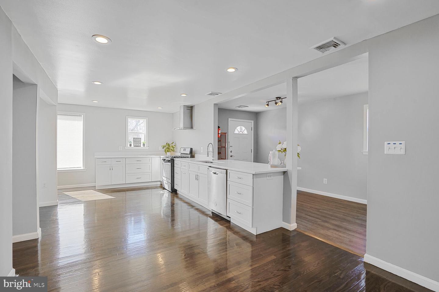 6278 WILLS ST, ALEXANDRIA, Virginia 22310, 4 Bedrooms Bedrooms, 8 Rooms Rooms,3 BathroomsBathrooms,Residential,For sale,6278 WILLS ST,VAFX2257780 MLS # VAFX2257780