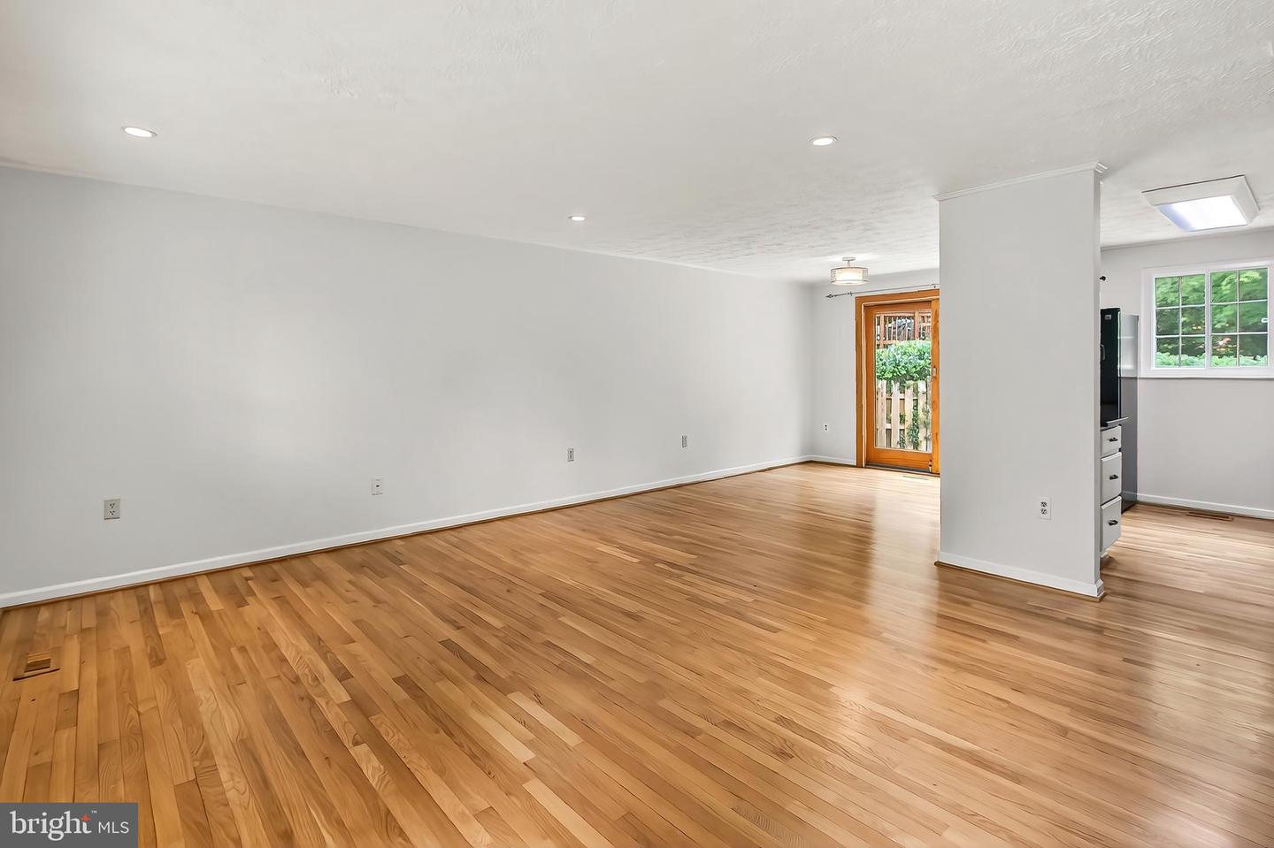 9813 BRIGHTLEA DR, VIENNA, Virginia 22181, 3 Bedrooms Bedrooms, ,2 BathroomsBathrooms,Residential,For sale,9813 BRIGHTLEA DR,VAFX2232246 MLS # VAFX2232246