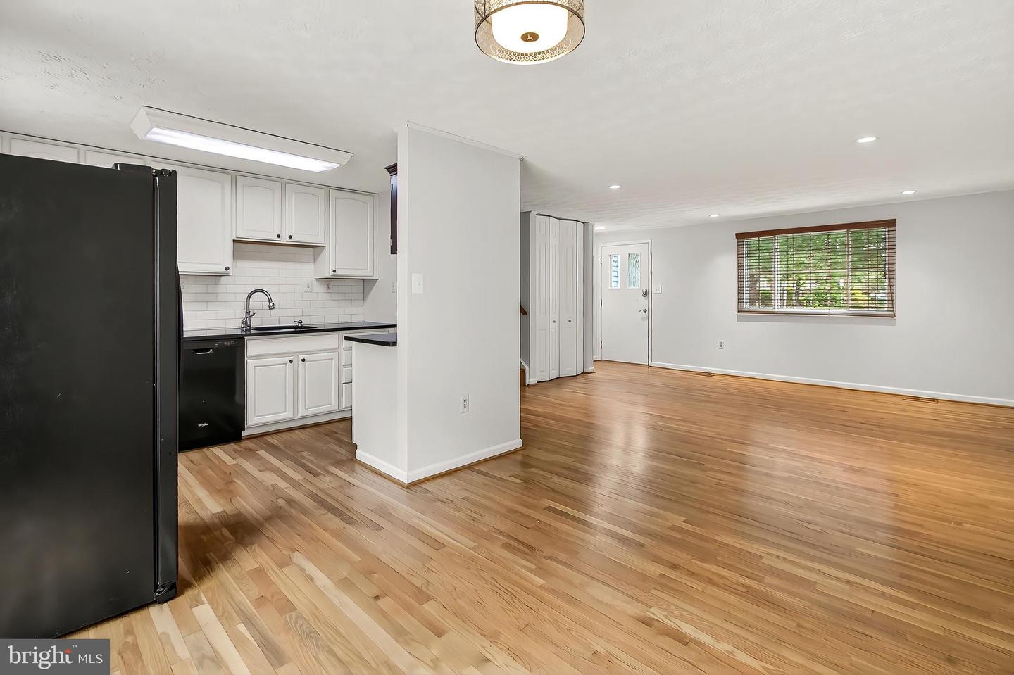 9813 BRIGHTLEA DR, VIENNA, Virginia 22181, 3 Bedrooms Bedrooms, ,2 BathroomsBathrooms,Residential,For sale,9813 BRIGHTLEA DR,VAFX2232246 MLS # VAFX2232246