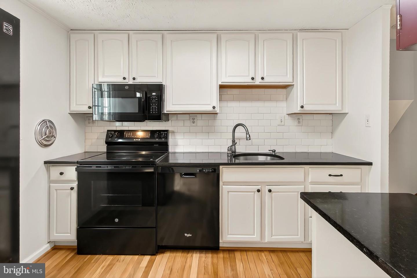 9813 BRIGHTLEA DR, VIENNA, Virginia 22181, 3 Bedrooms Bedrooms, ,2 BathroomsBathrooms,Residential,For sale,9813 BRIGHTLEA DR,VAFX2232246 MLS # VAFX2232246