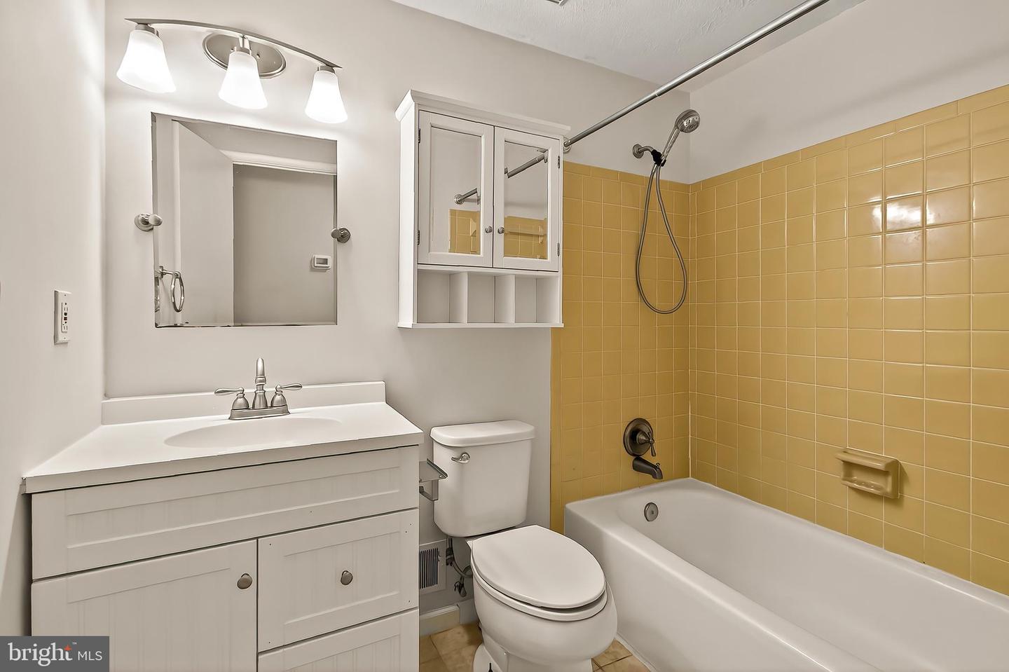 9813 BRIGHTLEA DR, VIENNA, Virginia 22181, 3 Bedrooms Bedrooms, ,2 BathroomsBathrooms,Residential,For sale,9813 BRIGHTLEA DR,VAFX2232246 MLS # VAFX2232246