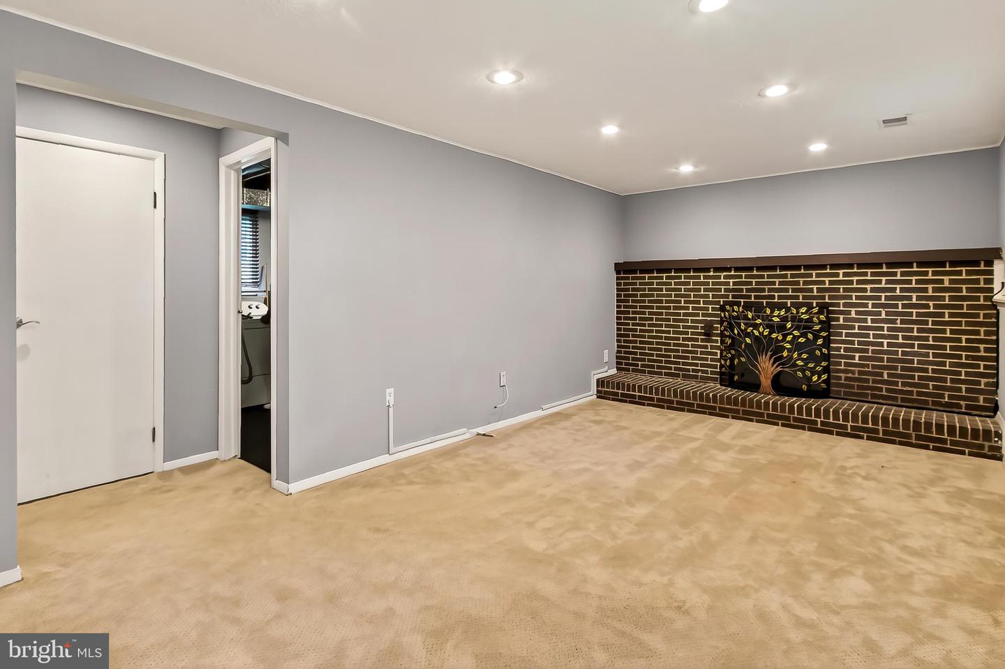9813 BRIGHTLEA DR, VIENNA, Virginia 22181, 3 Bedrooms Bedrooms, ,2 BathroomsBathrooms,Residential,For sale,9813 BRIGHTLEA DR,VAFX2232246 MLS # VAFX2232246