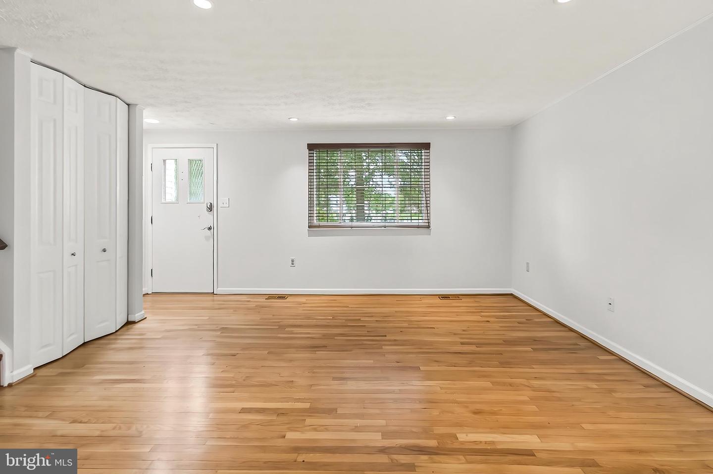 9813 BRIGHTLEA DR, VIENNA, Virginia 22181, 3 Bedrooms Bedrooms, ,2 BathroomsBathrooms,Residential,For sale,9813 BRIGHTLEA DR,VAFX2232246 MLS # VAFX2232246