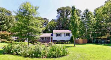 9813 BRIGHTLEA DR, VIENNA, Virginia 22181, 3 Bedrooms Bedrooms, ,2 BathroomsBathrooms,Residential,For sale,9813 BRIGHTLEA DR,VAFX2232246 MLS # VAFX2232246
